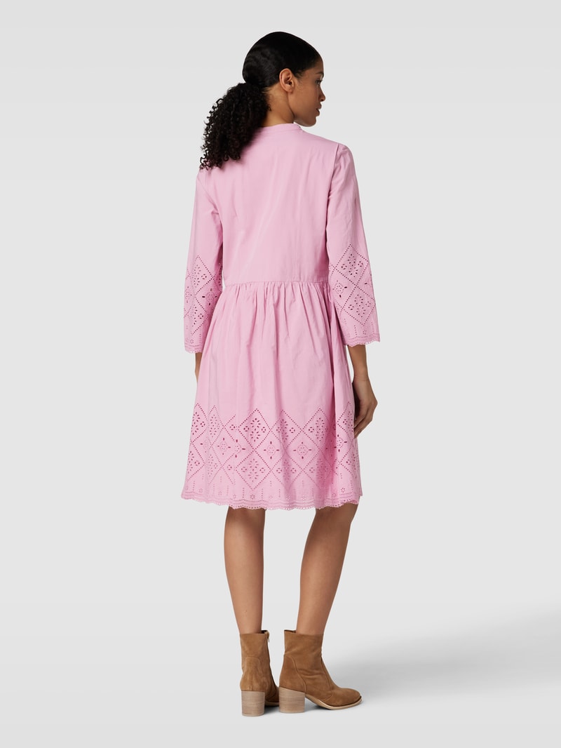 Knielanges Kleid aus Baumwolle mit Lochstickerei in fuchsia