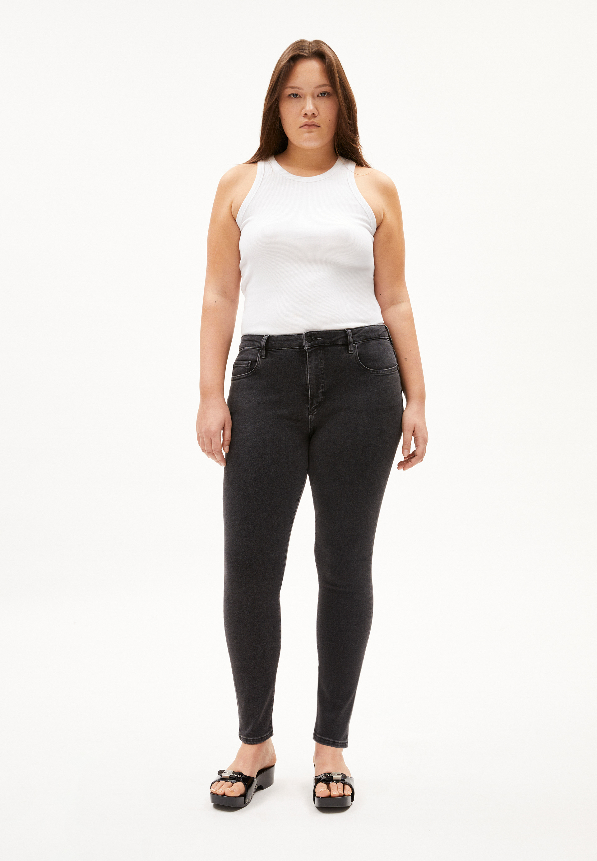 Skinny Leg Mid Waist aus Bio-Baumwoll Mix