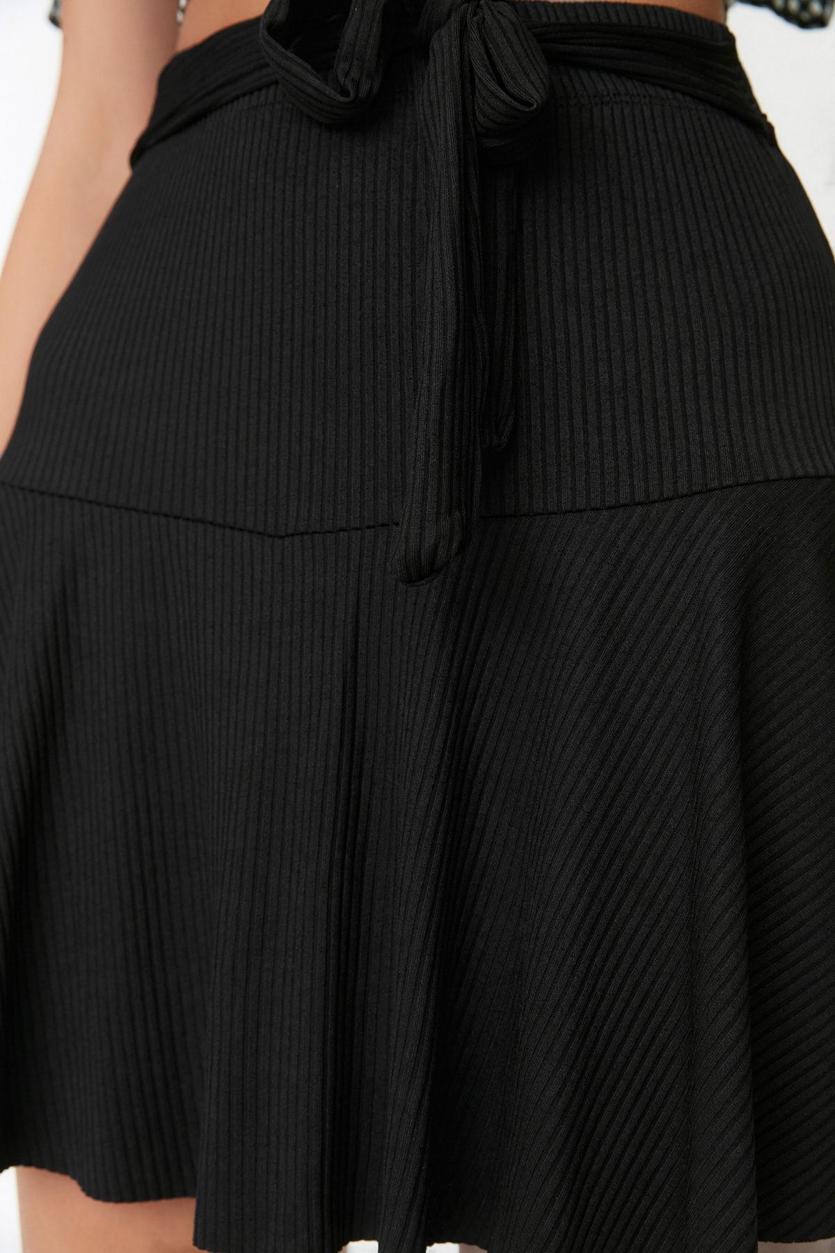 Trendyol Collection  Shorts - Schwarz - Mittlerer Bund
