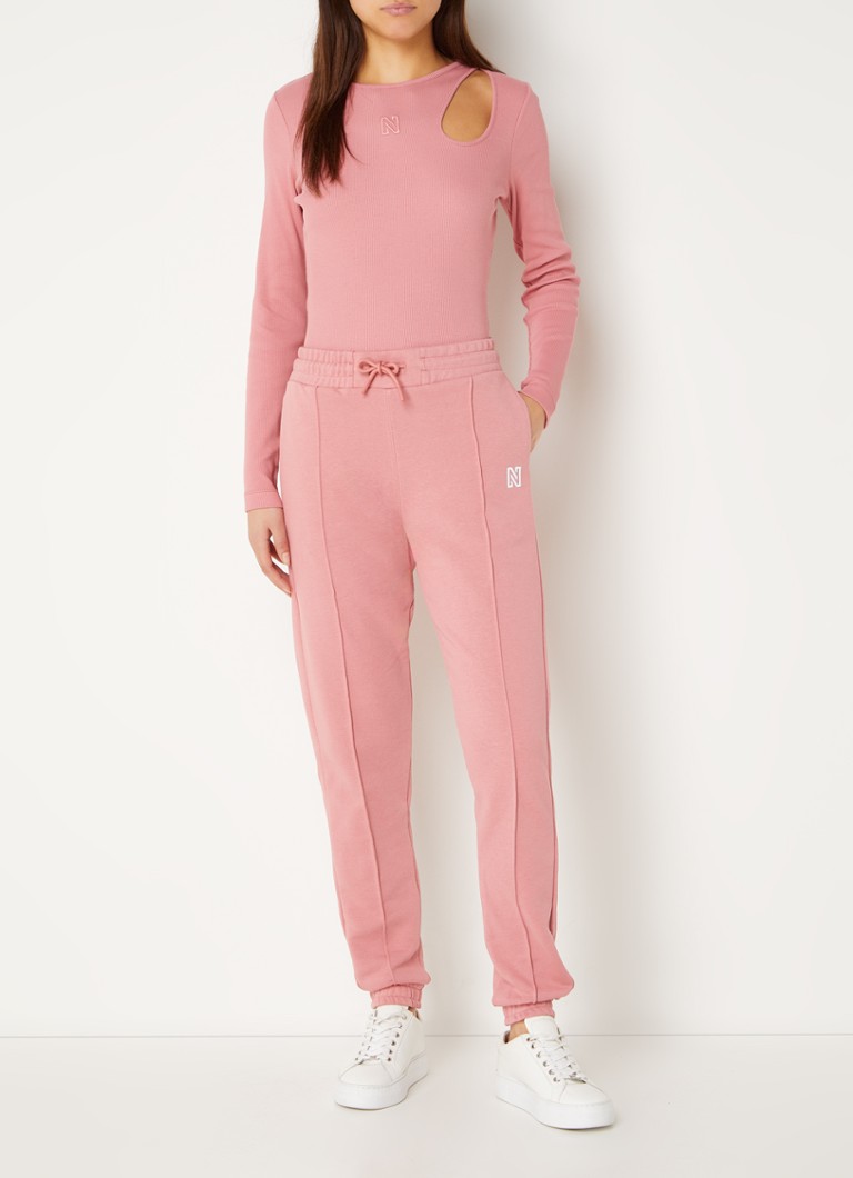 Pantaloni de trening NIKKIE Ames cu talie înaltă, croială slim și logo brodat.