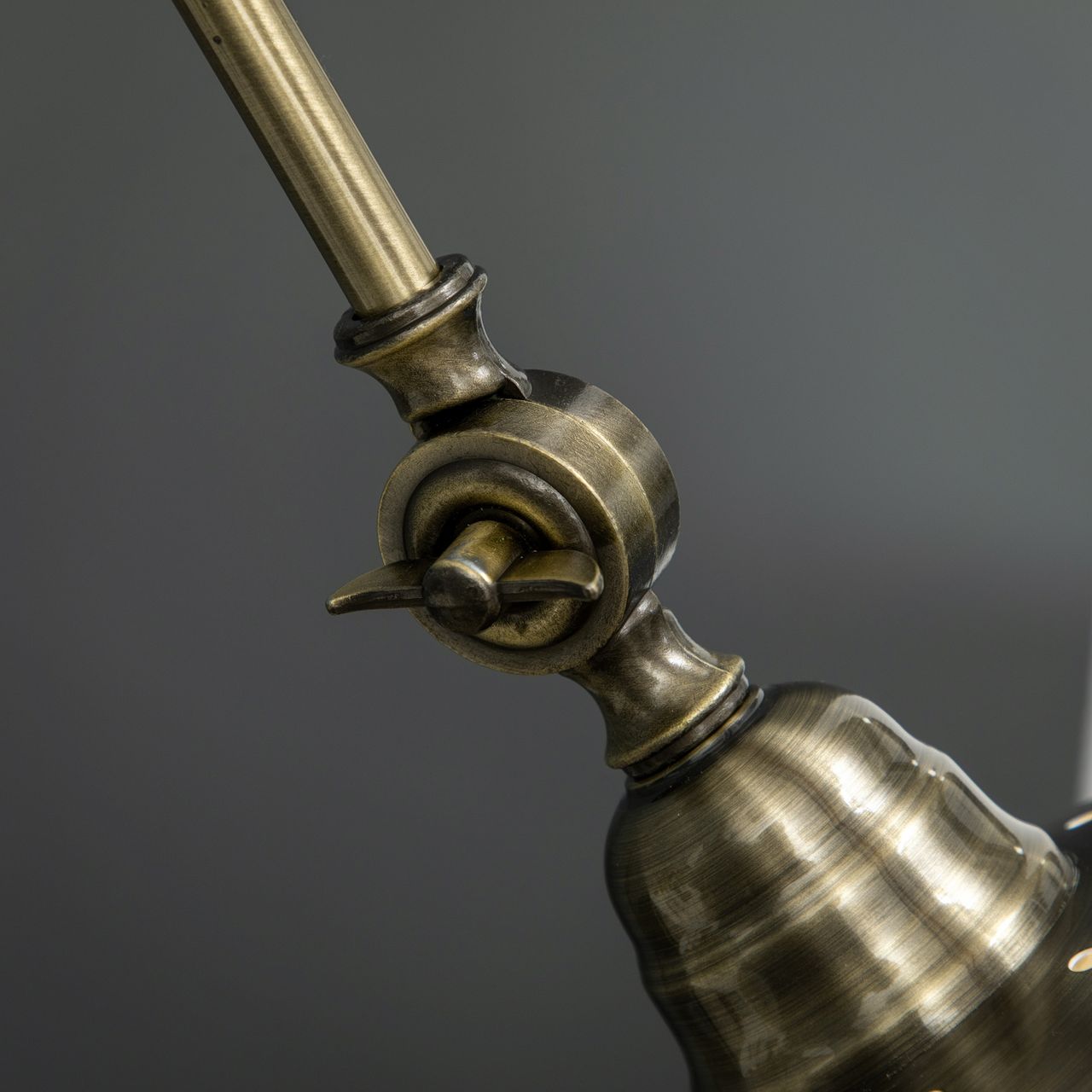 HOMCOM Stehleuchte im Vintage-Design, verstellbare Stehlampe für Wohnzimmer
