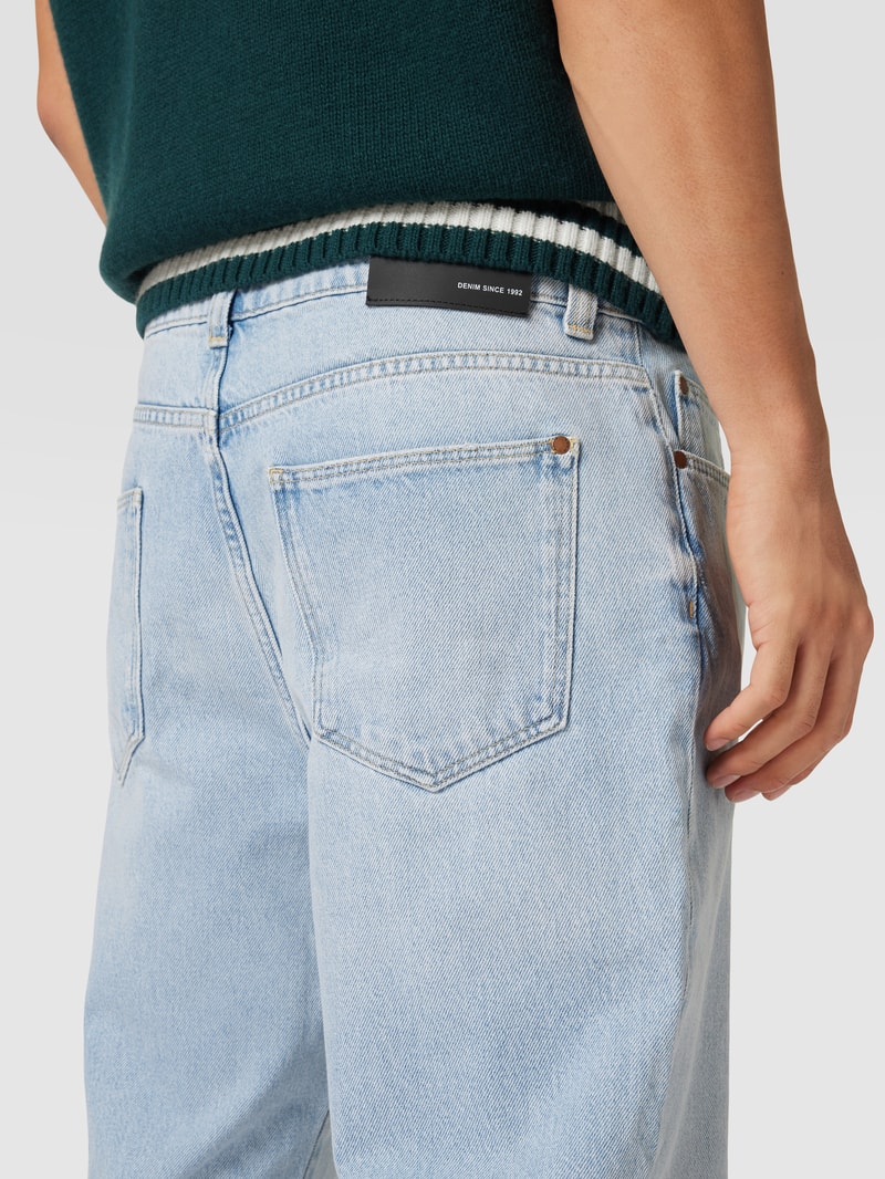 Baggy Fit Jeans mit Brand-Detail in hellblau