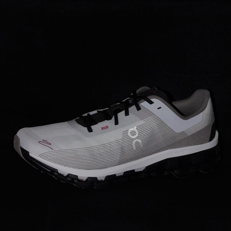 ON Cloudflow 4 Distance white/black