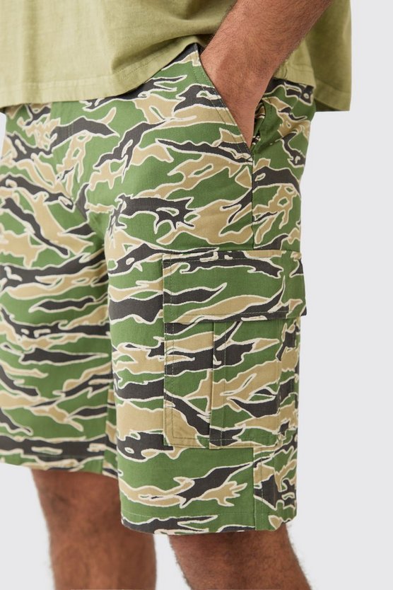 Lockere Camouflage Cargo-Shorts