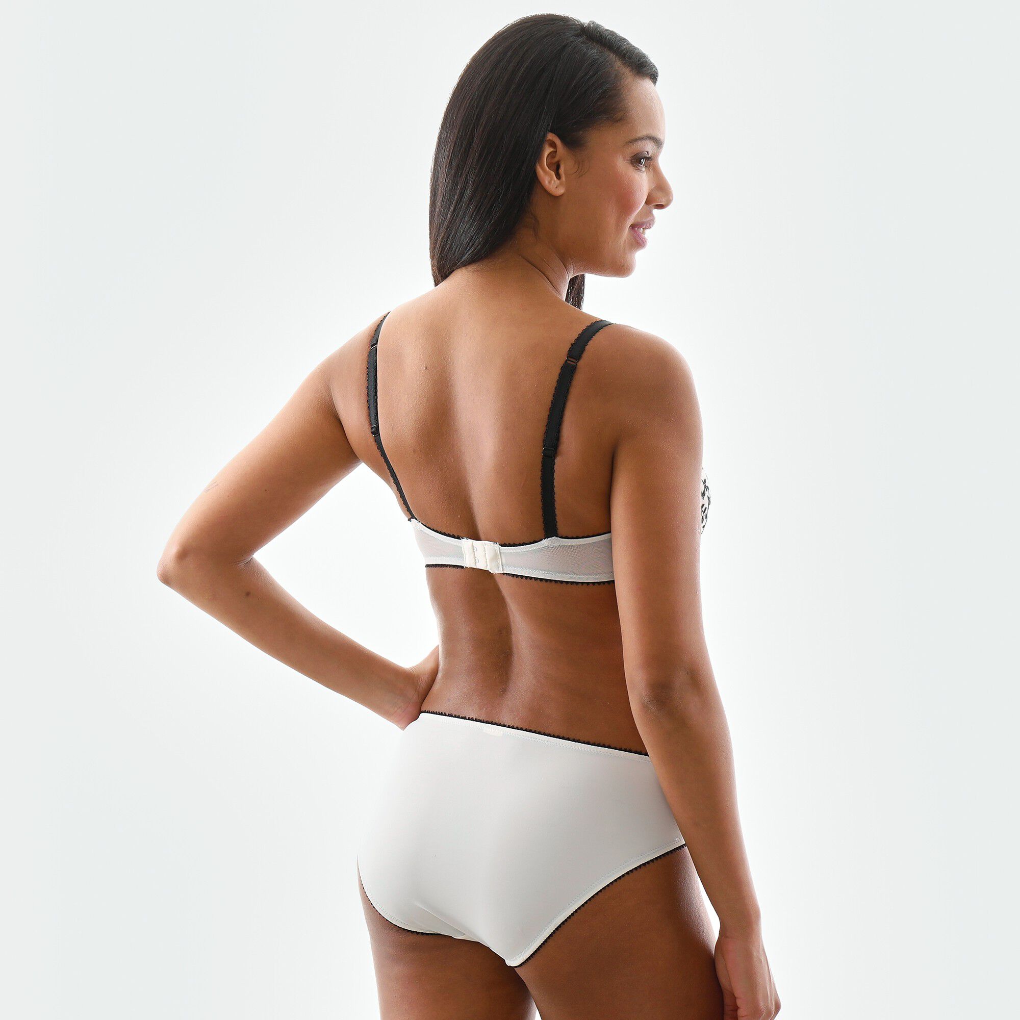 Soutien-gorge tulle brodé forme corbeille Keokea – avec armatures