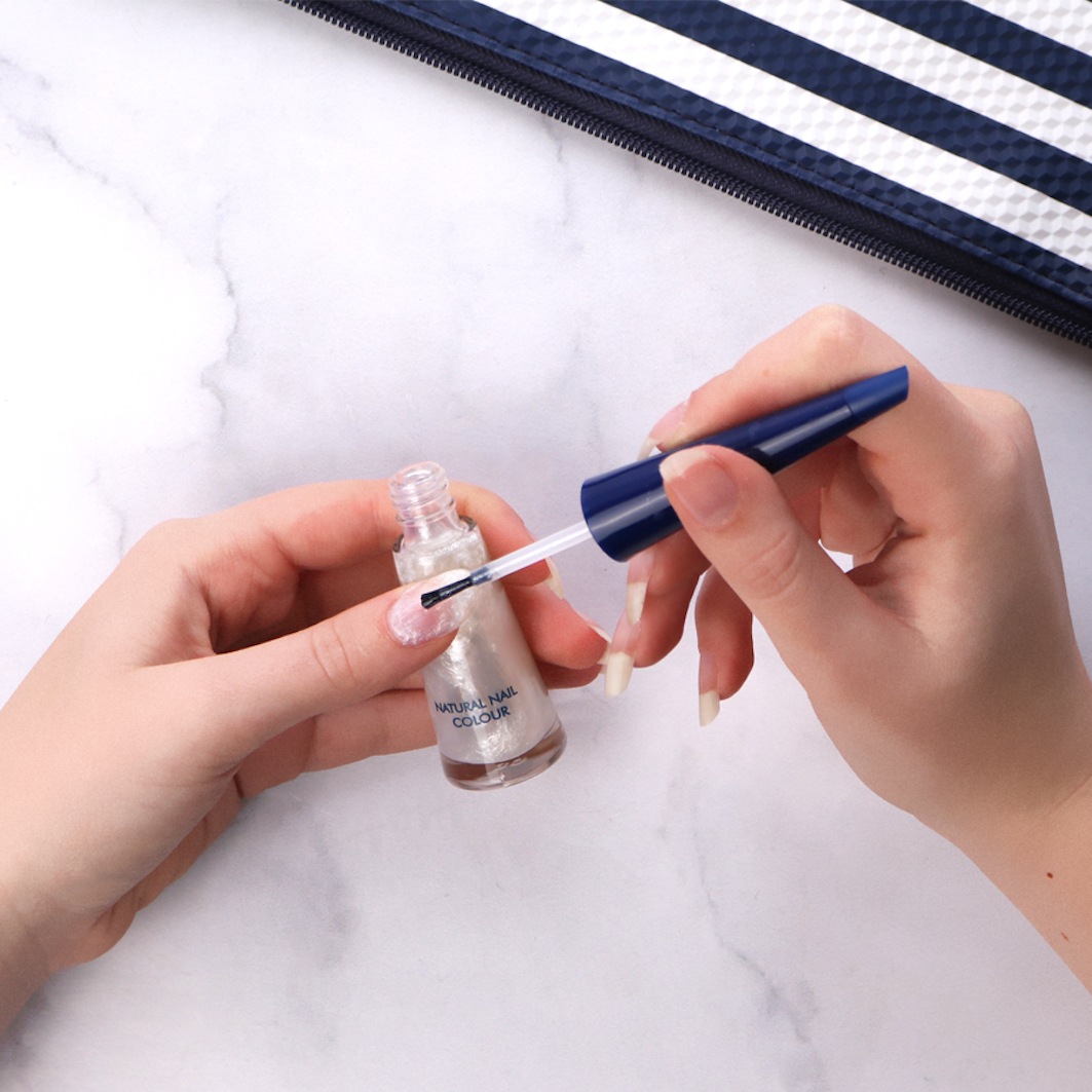 Întăritor delicat pentru unghii cu sclipici Herome Cosmetics