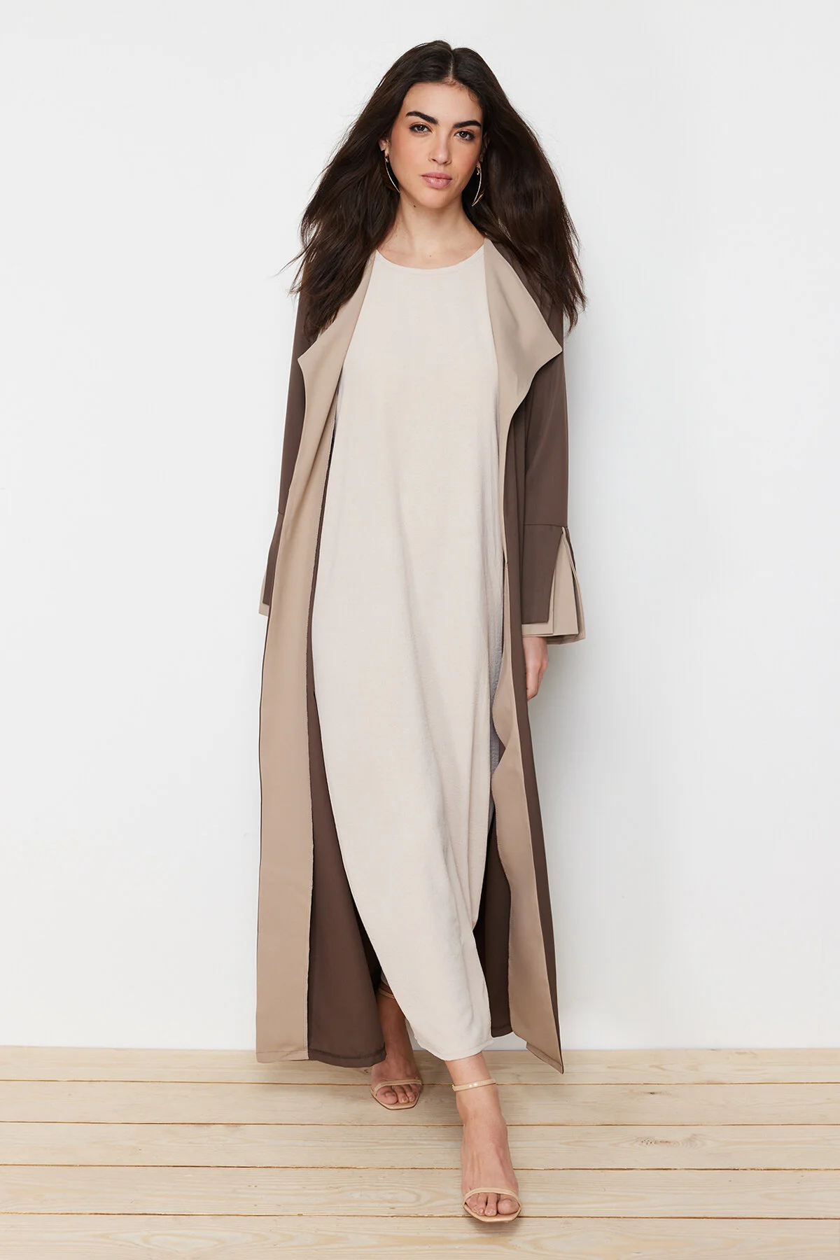Trendyol Modest  Braune, steinfarbene, lange, gewebte Aerobin-Kappe & Ferace & Abaya TCTSS24KF00011