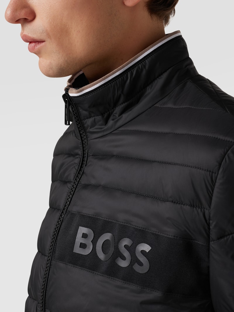 Steppjacke mit Label-Patch Modell 'Darolus' in schwarz
