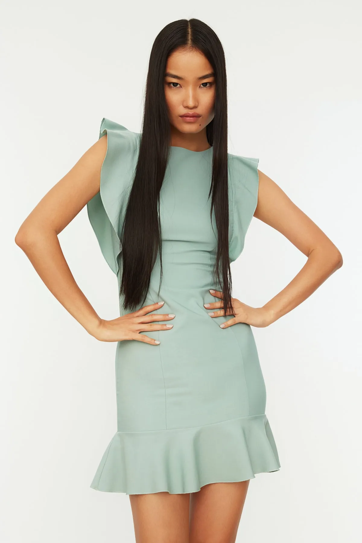 Trendyol Collection  Mintgrünes Mini-Kleid mit gewebten Rüschen und detailliertem Webmuster TWOSS19XB0075