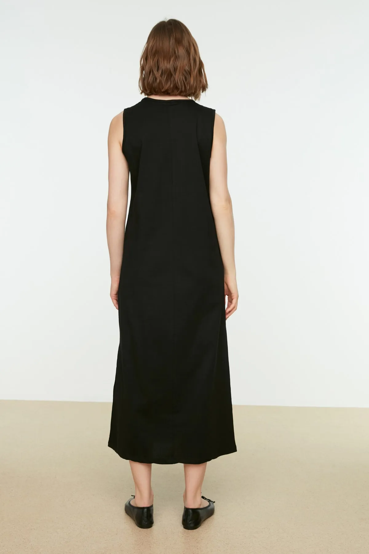Trendyol Modest  Schwarzes ärmelloses Kleid mit Futter und Unterwäsche TCTSS21UK0034