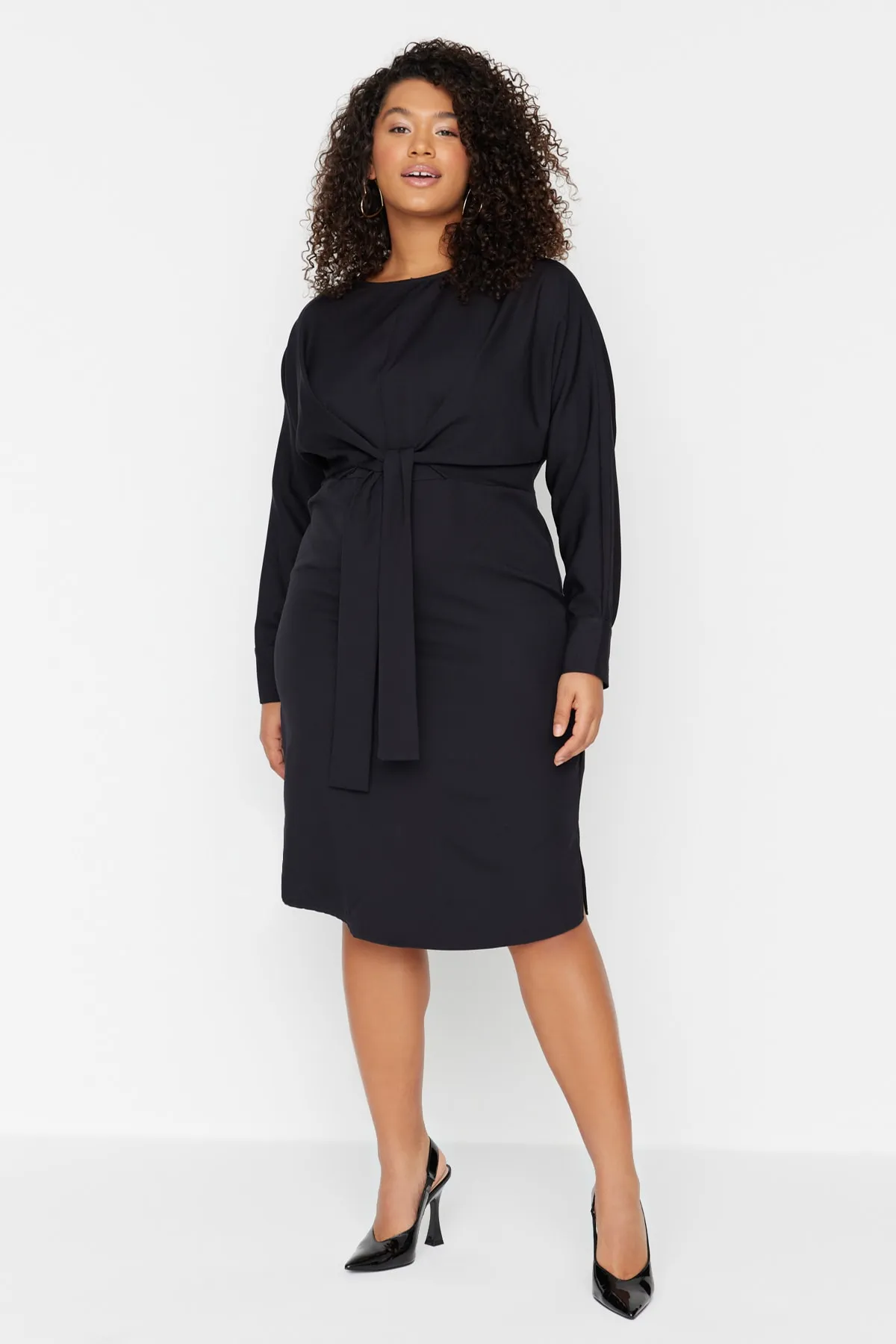 Trendyol Curve  Schwarzes, gewebtes Kleid mit Krawattendetails TBBAW23AH00089