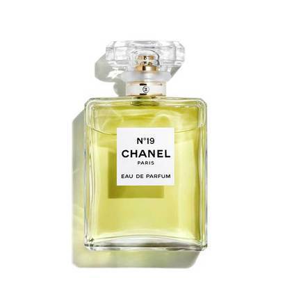 CHANEL N°19 Eau de Parfum Spray