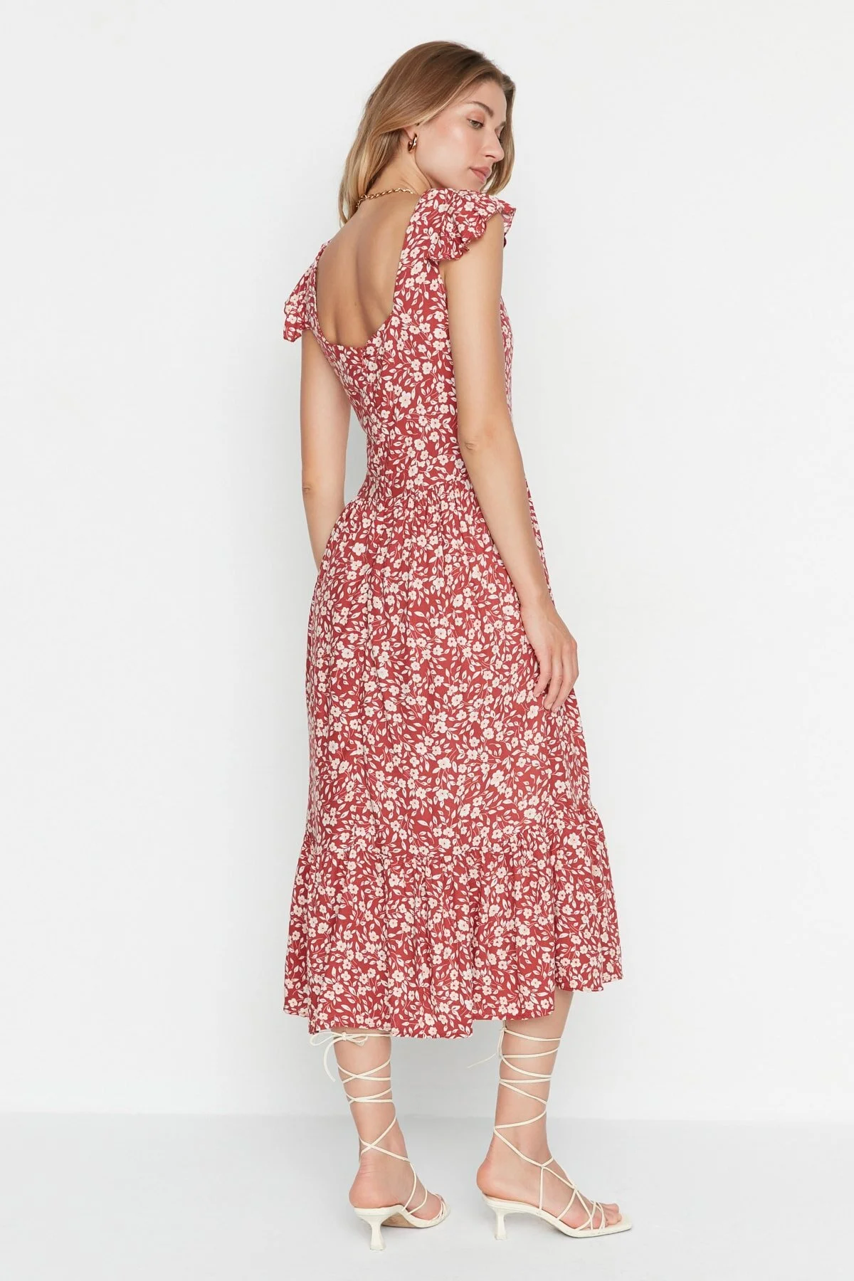 Trendyol Collection  Gefliestes A-Linien-Kleid aus Viskose mit Blumendruck und quadratischem Ausschnitt TWOSS20EL3331