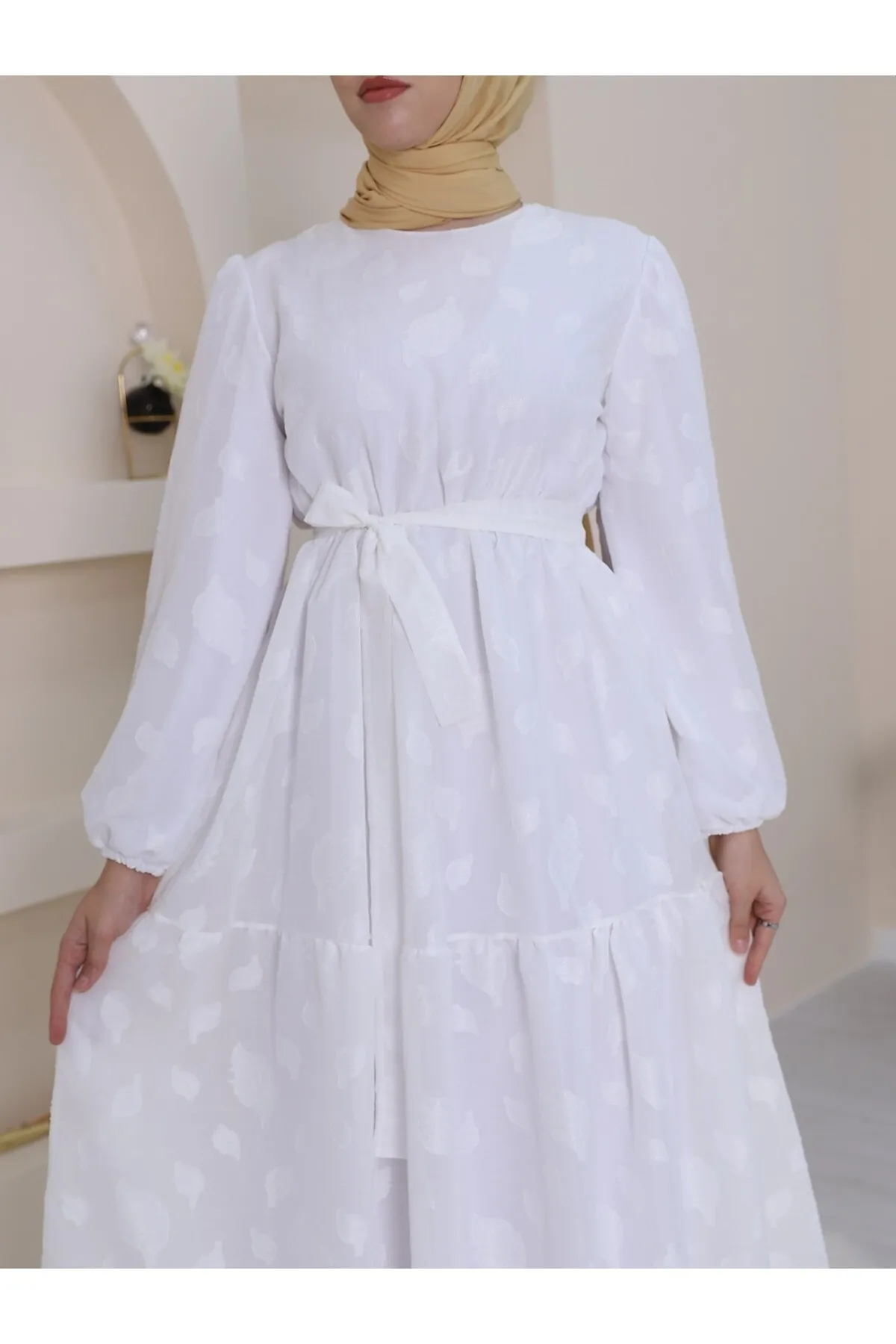 Modamorfo  Gefüttertes Kleid mit elastischem Taillengürtel und Gürtel