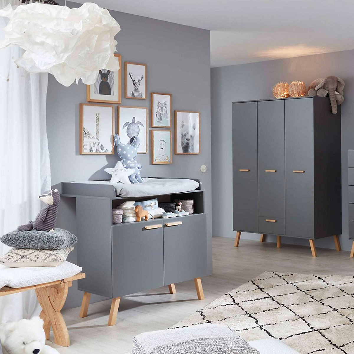 Babyzimmer Kombination mit Kleiderschrank MANISA-19 in Grau mit Absetzungen in Buche massiv