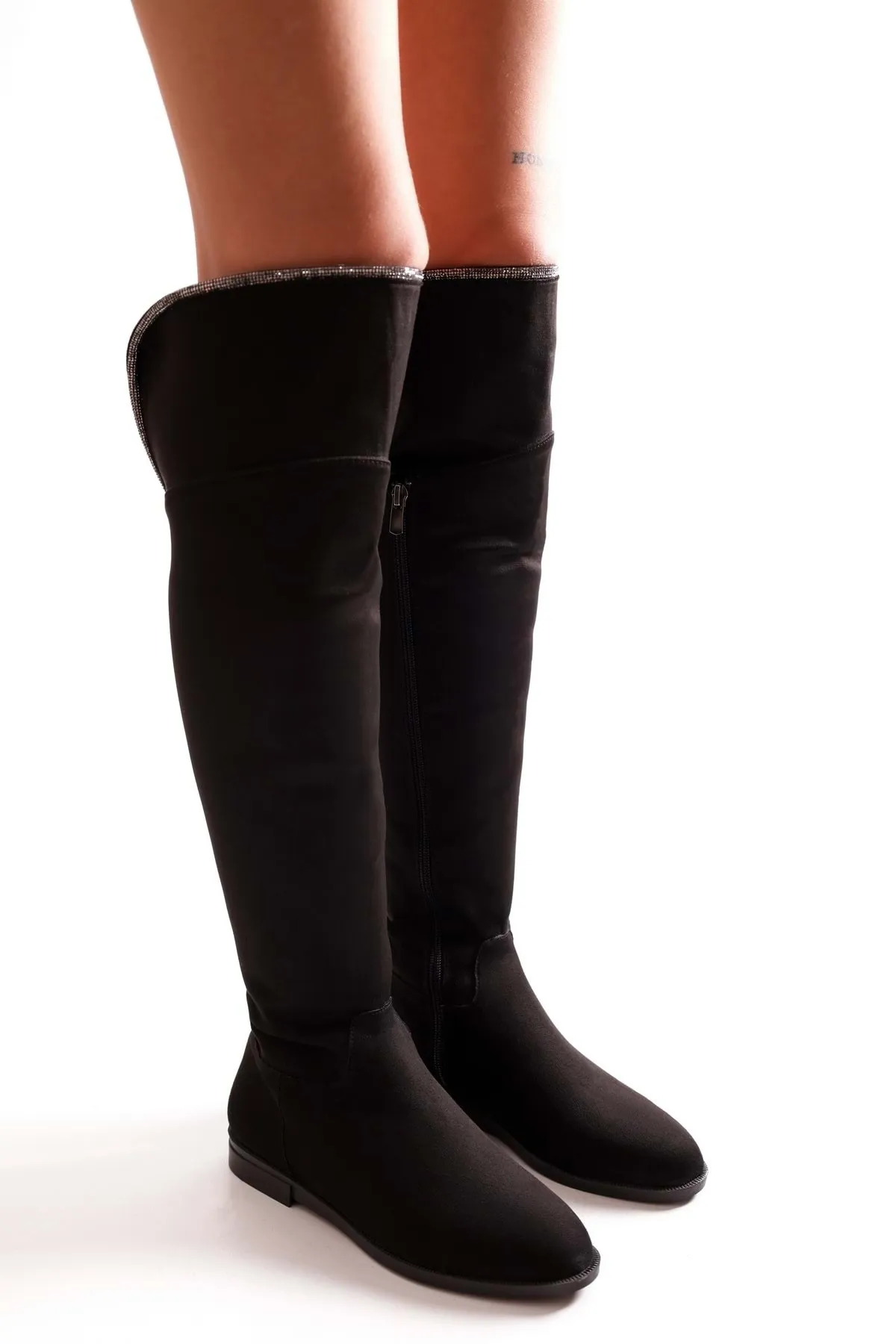 Shoeberry  Damen-Stiefel Toon aus schwarzem Wildleder. Schwarzes Wildleder