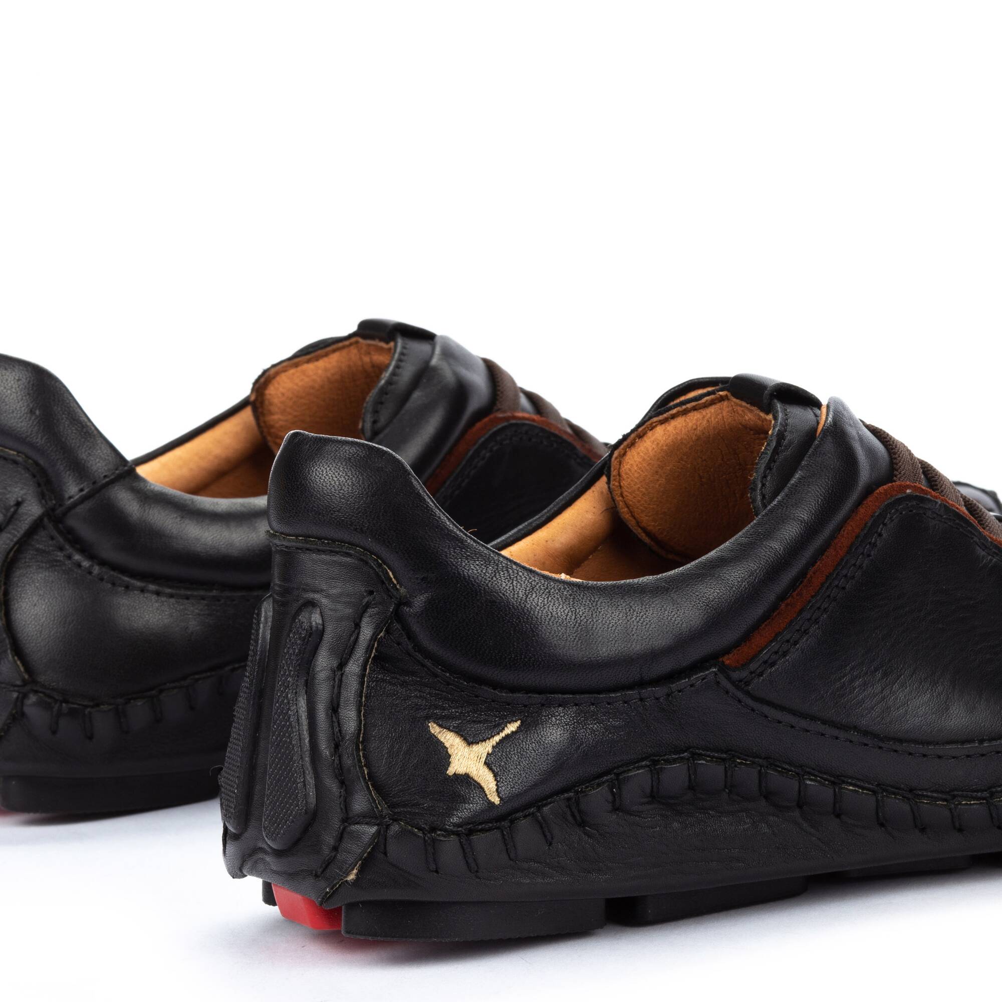 Buty sportowe męskie z gumką - CZARNE