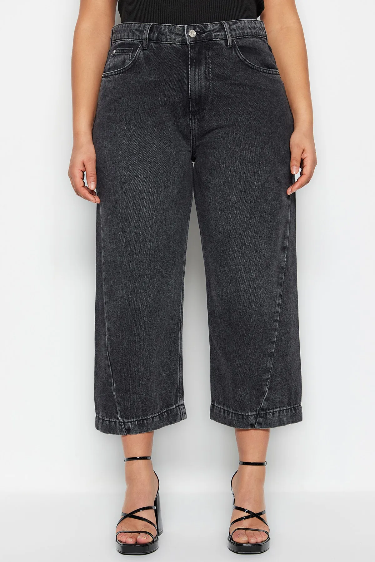Trendyol Curve  Graue Culotte Fit Jeans mit hoher Taille und Ziernähten TBBSS23CJ00015