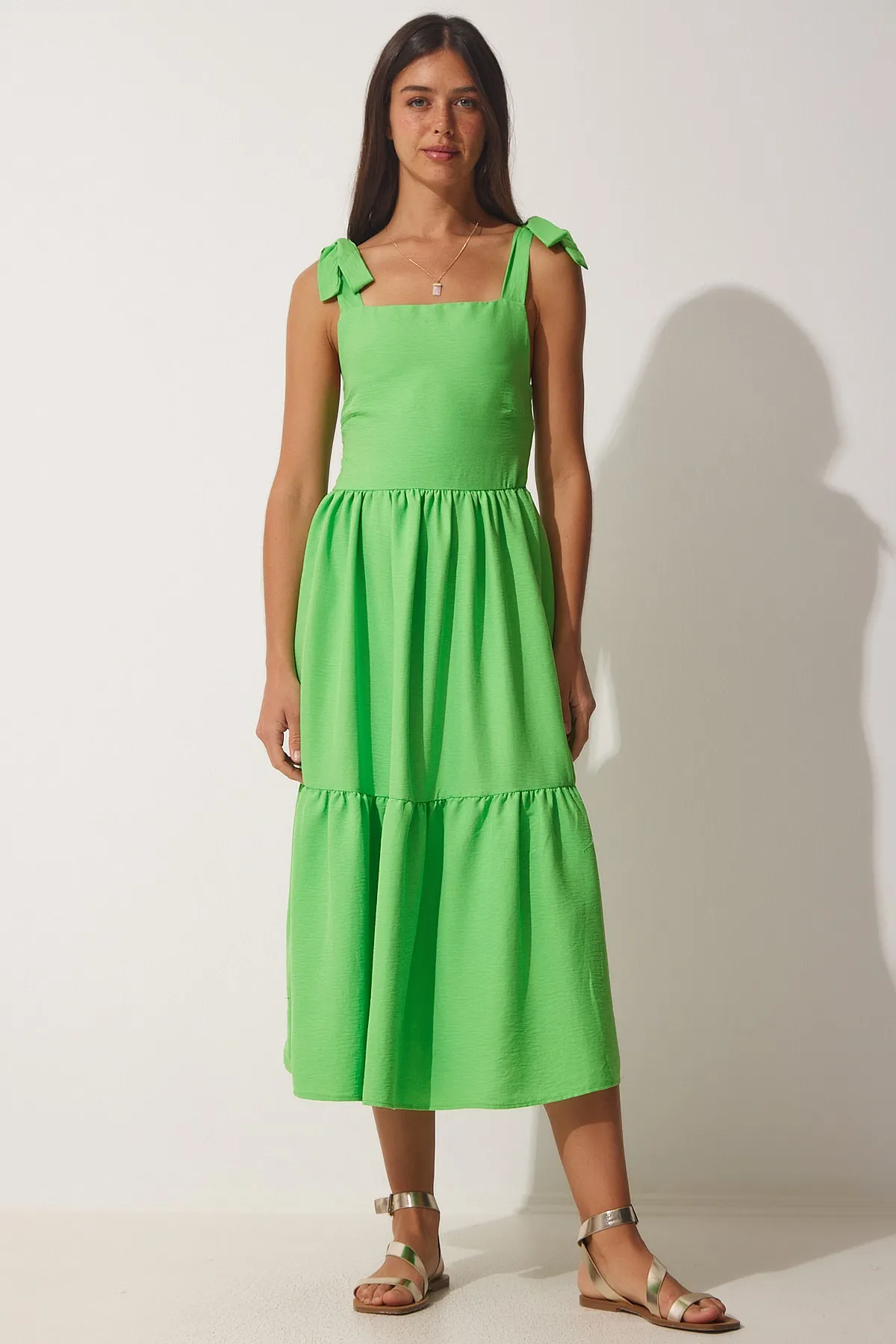 Happiness İstanbul  Hellgrünes Sommer-Popeline-Trägerkleid für Damen ZH00030