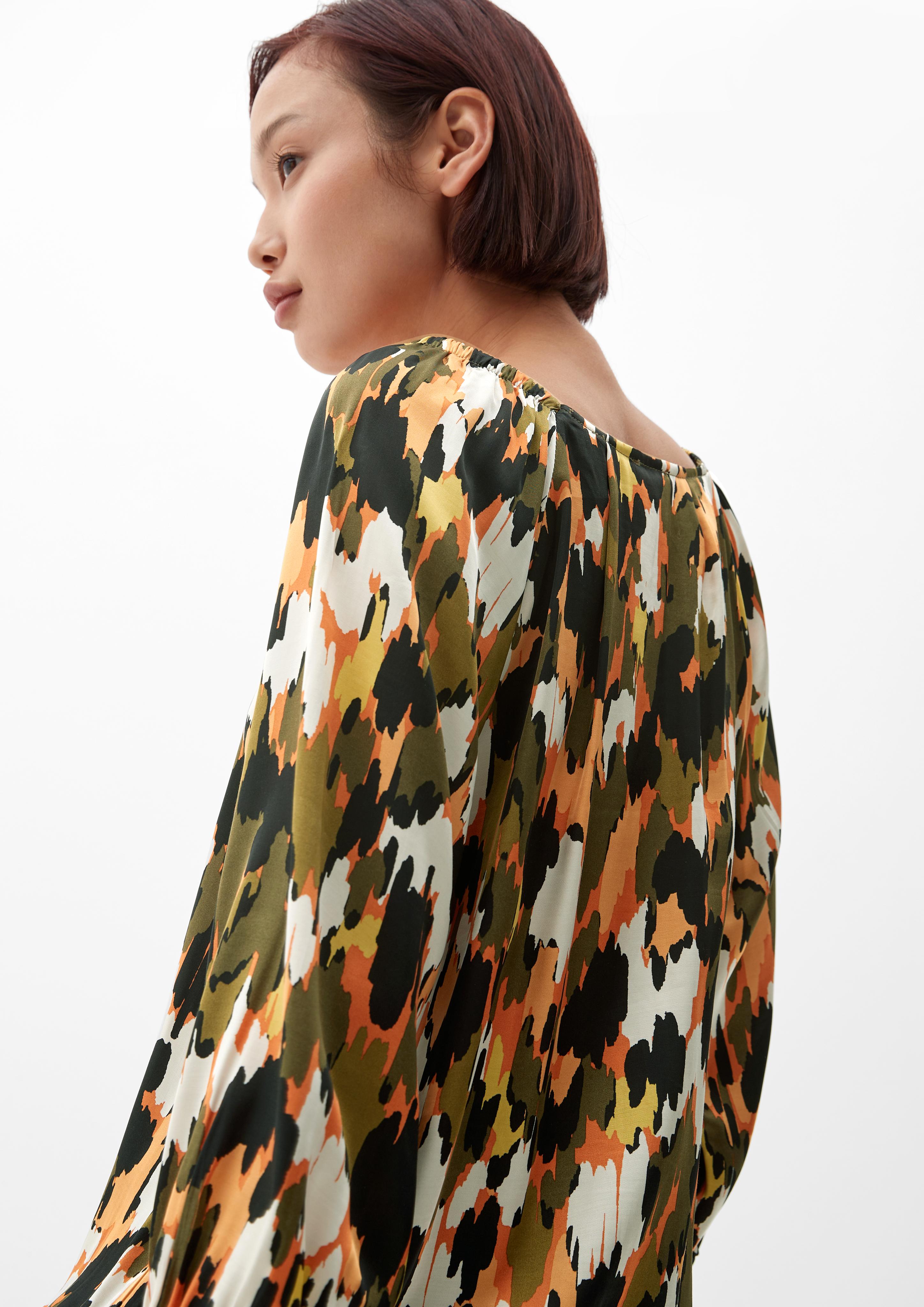 Viskosebluse mit Allovermuster  2120713-77A1