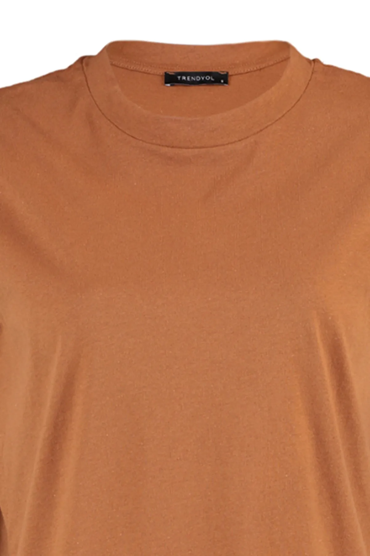 Trendyol Collection  Zimtfarbenes Basic-Strick-T-Shirt mit Rundhalsausschnitt aus 100 % Baumwollwatte TWOSS20TS0021