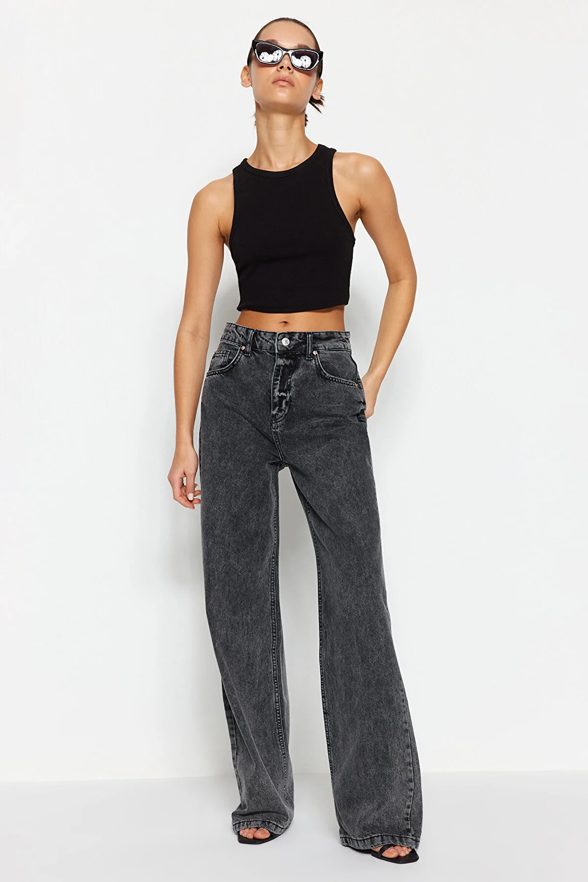 Trendyol Collection  Anthrazitfarbene High-Waist-Jeans mit weitem Bein TWOSS24JE00050