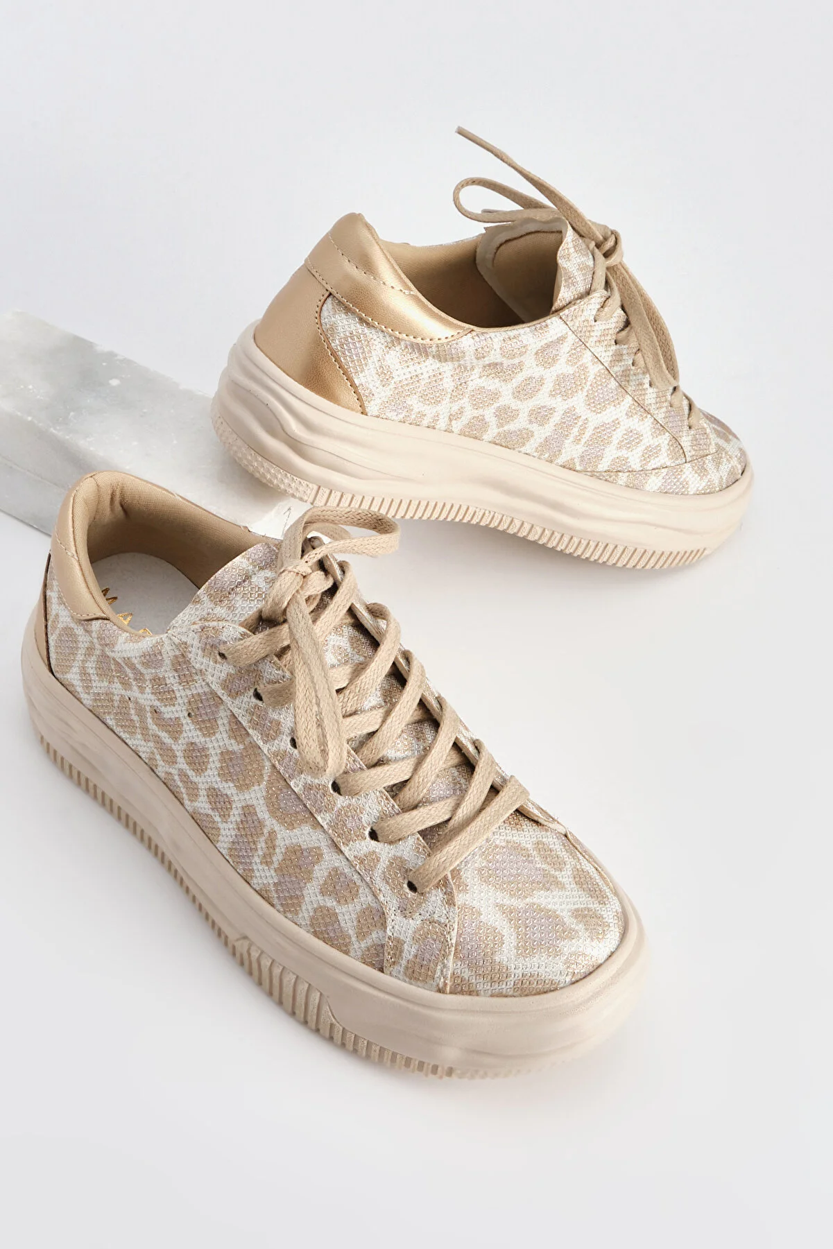 Marjin  Damen Sneakers Dicke Sohle Schnürschuhe Sportschuhe Tales Beige Leopard