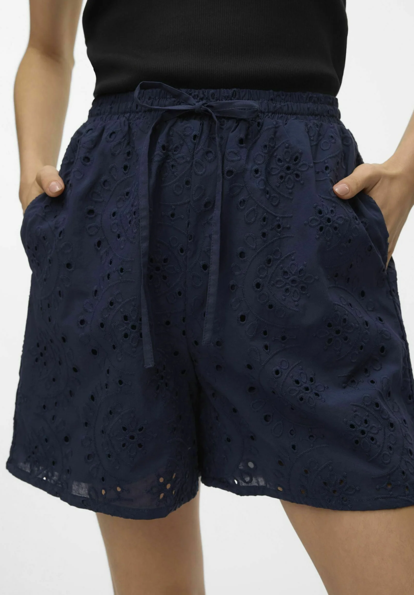 Vero Moda HAY - Pantalones cortos