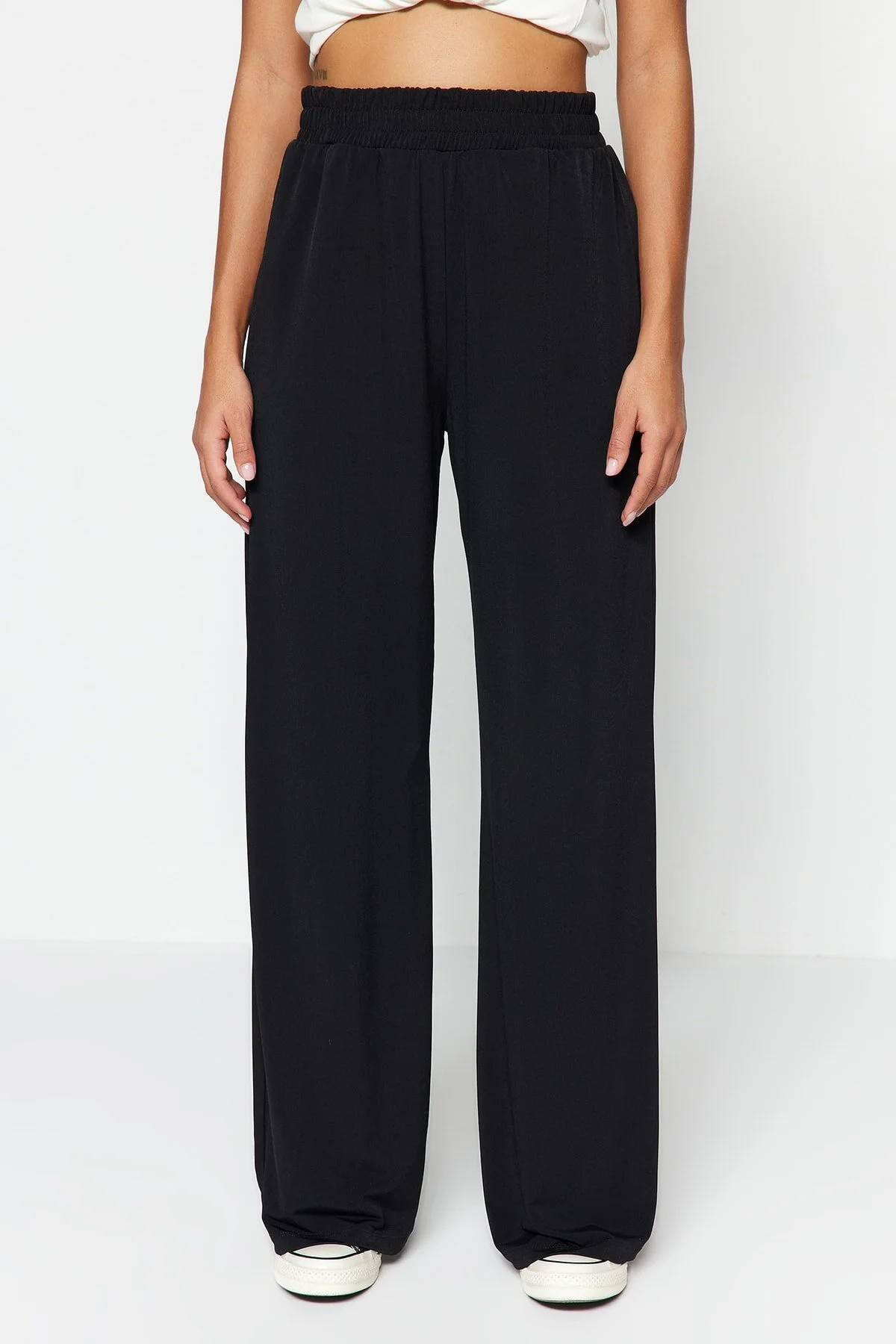 Trendyol Collection  Schwarze, weit geschnittene, locker geschnittene, dehnbare Strickhose mit hoher Taille TWOSS23PL00129