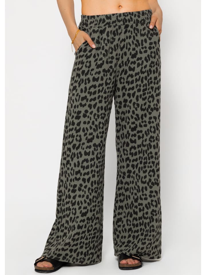 SASSYCLASSY Musselin Pants mit weitem Bein in Leo-Print in Khaki günstig kaufen