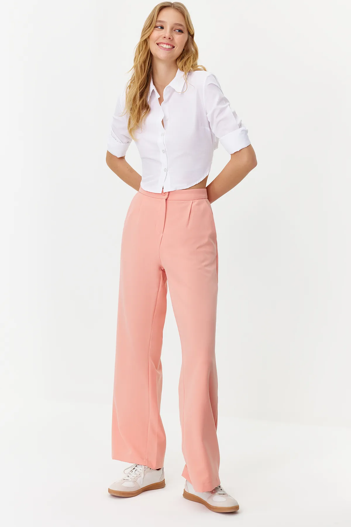 Trendyol Collection  Staubige Rose-Hose mit weitem Bein TWOAW22PL0139