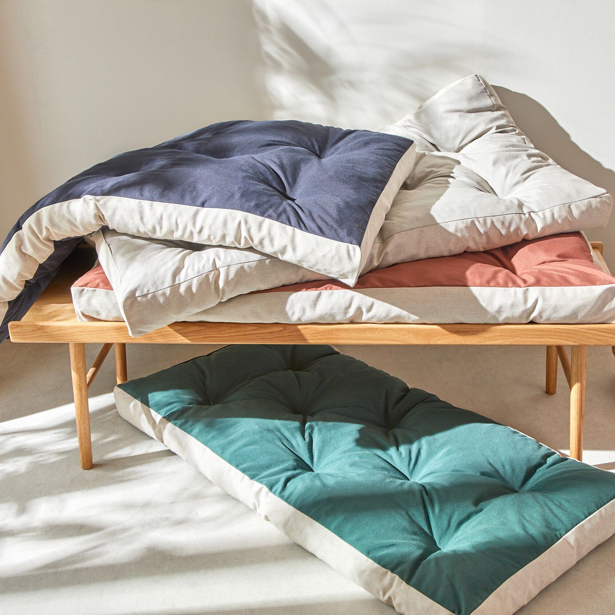 Long coussin de sol, collection 