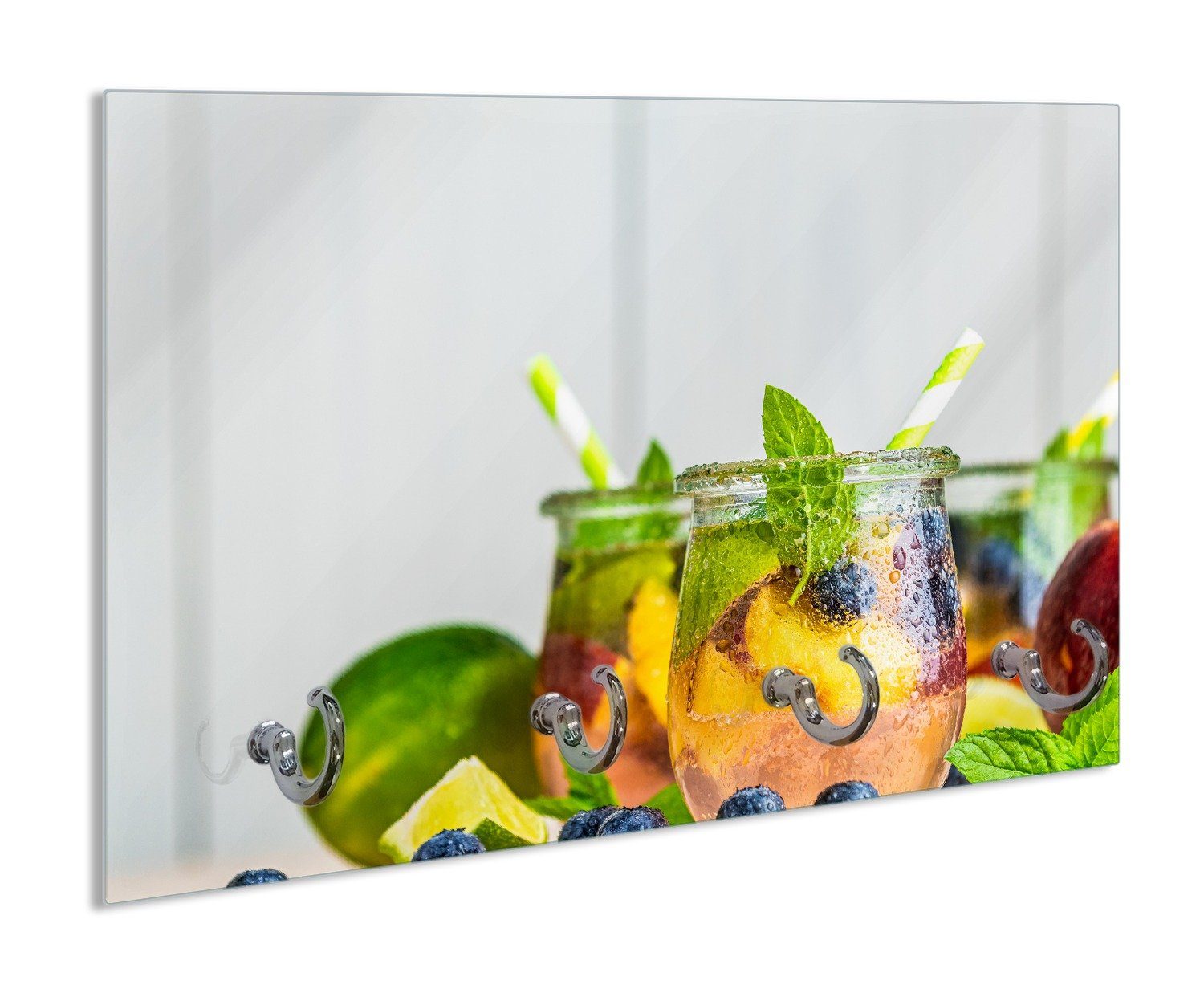 Wallario Schlüsselbrett Erfrischender Eistee mit Pfirsichen und Blaubeeren, (inkl. Aufhängeset), 30x20cm, aus ESG-Sicherheitsglas