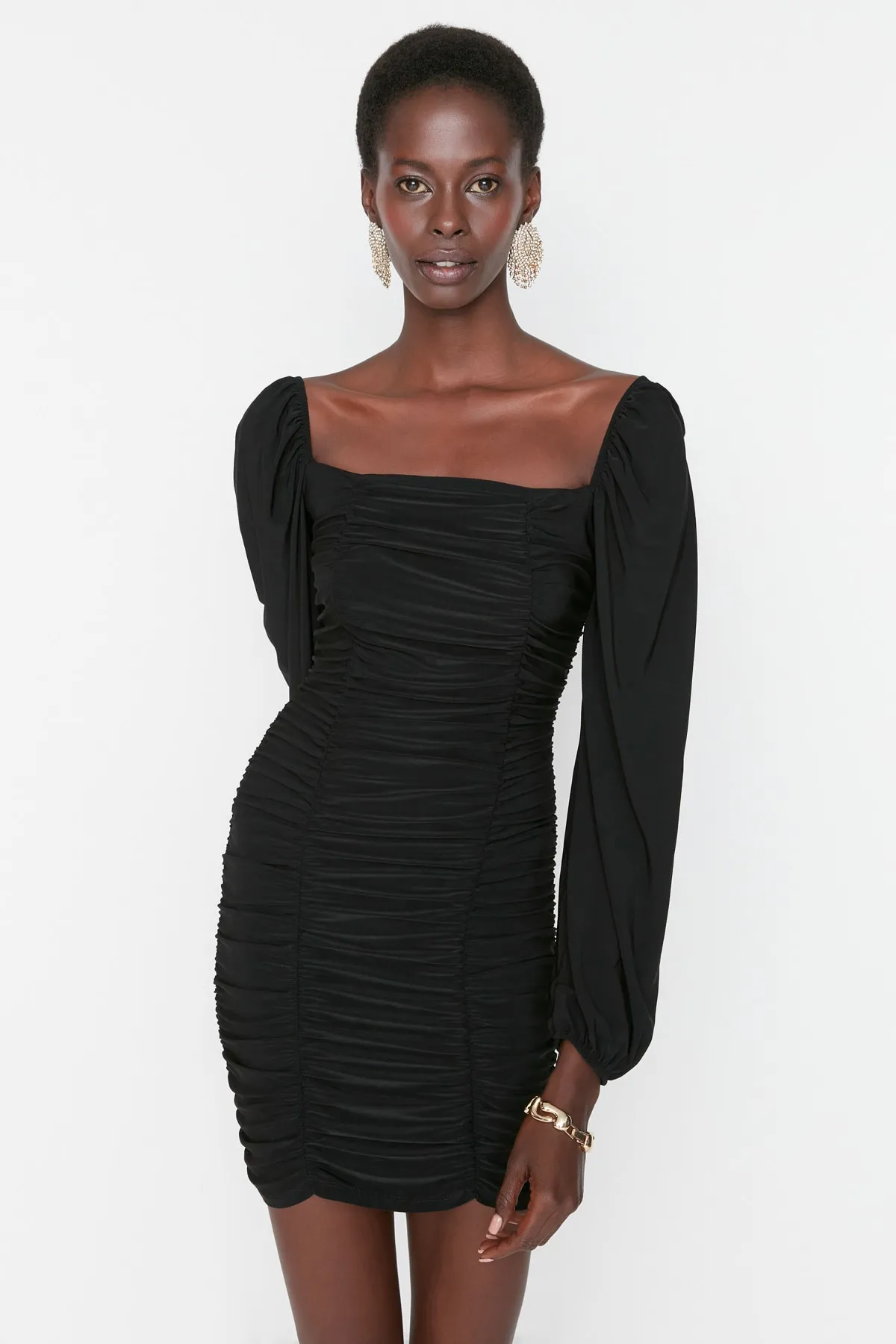 Trendyol Collection  Schwarzes, drapiertes, detailliertes Abendkleid TPRAW22EL1392