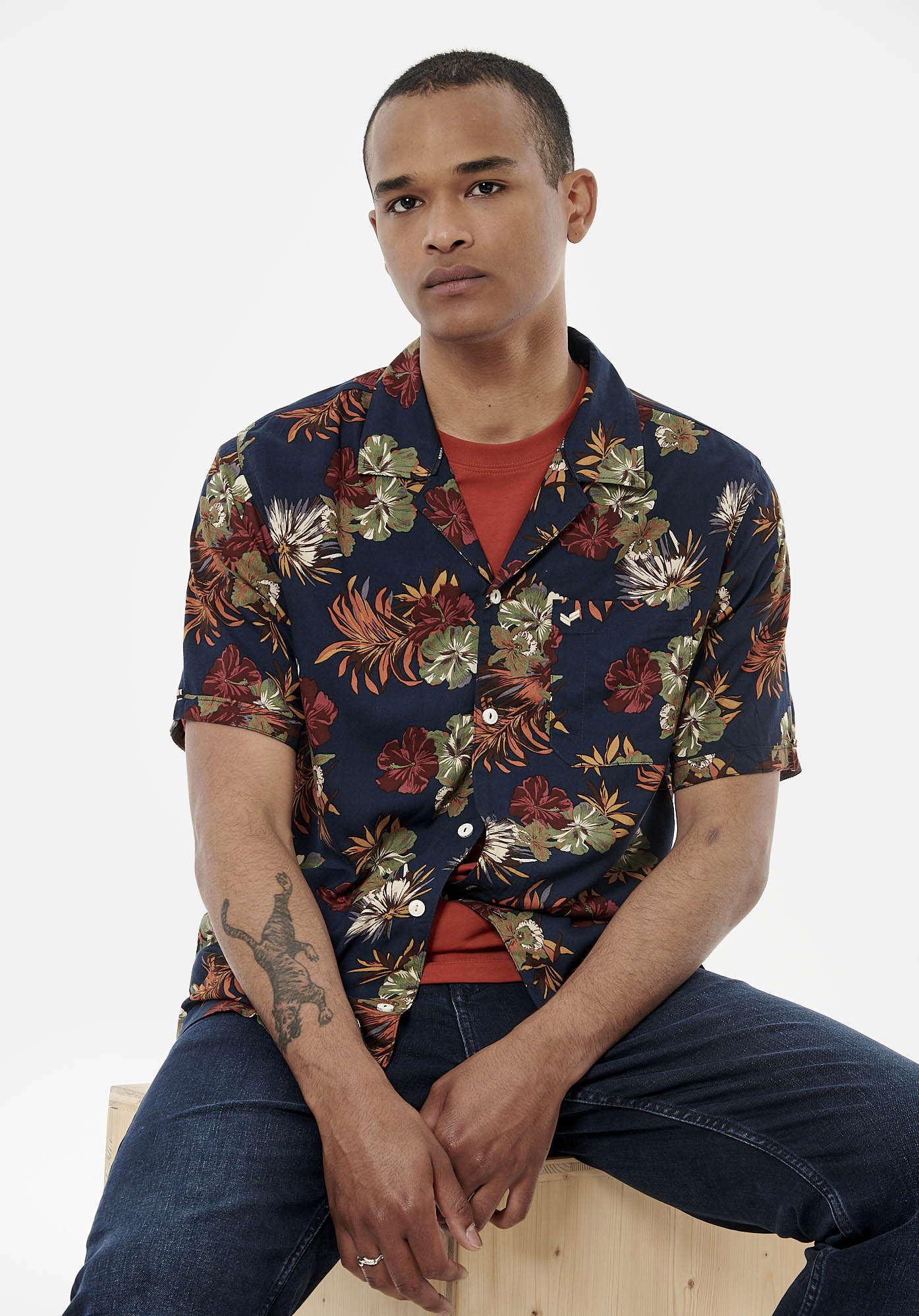 COOL   Chemise bleue marine fleurie homme