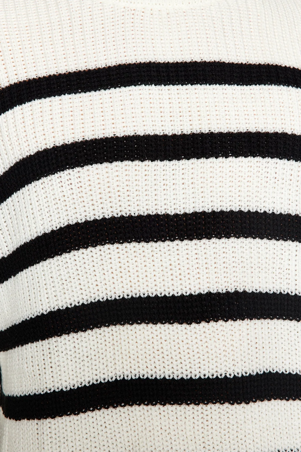 Trendyol Collection  Ecru Unisex Oversize Fit Wide Fit gestreifter Strickpullover TMNAW24KZ00017