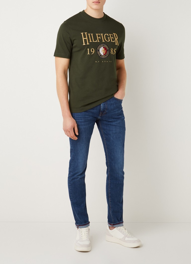 Obcisłe jeansy Tommy Hilfiger Bleecker, w ciemnym odcieniu.
