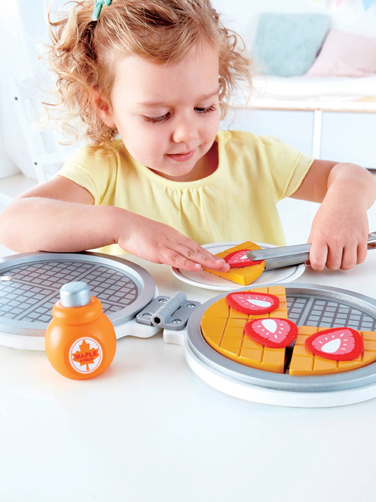 Gaufrier blanc et ses accessoires en bois HAPE blanc