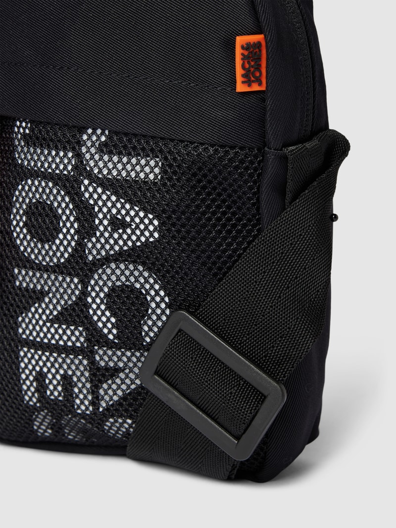 Umhängetasche mit Label-Print Modell 'CASHFORD' in schwarz