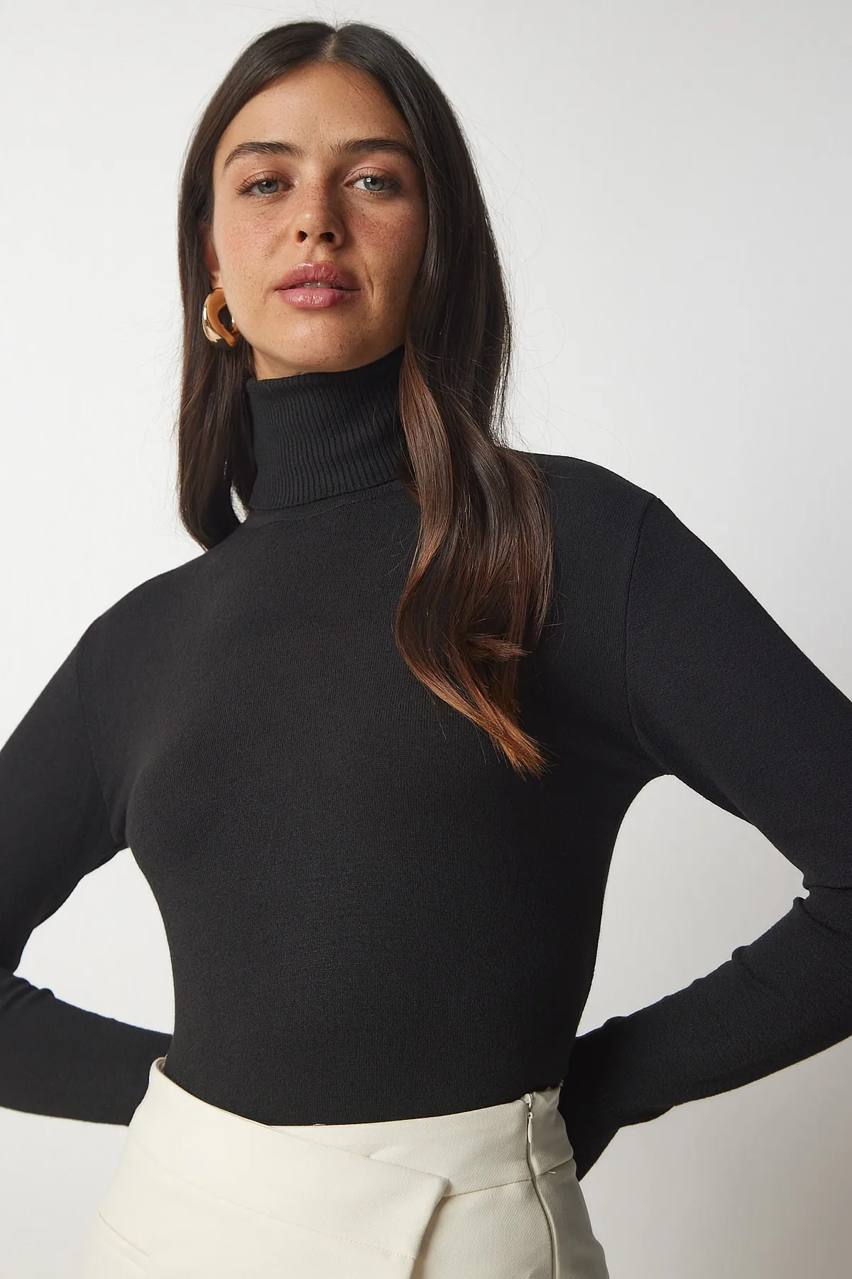 Happiness İstanbul  Schwarzer Rollkragenpullover aus Rippstrick für Damen bv00087