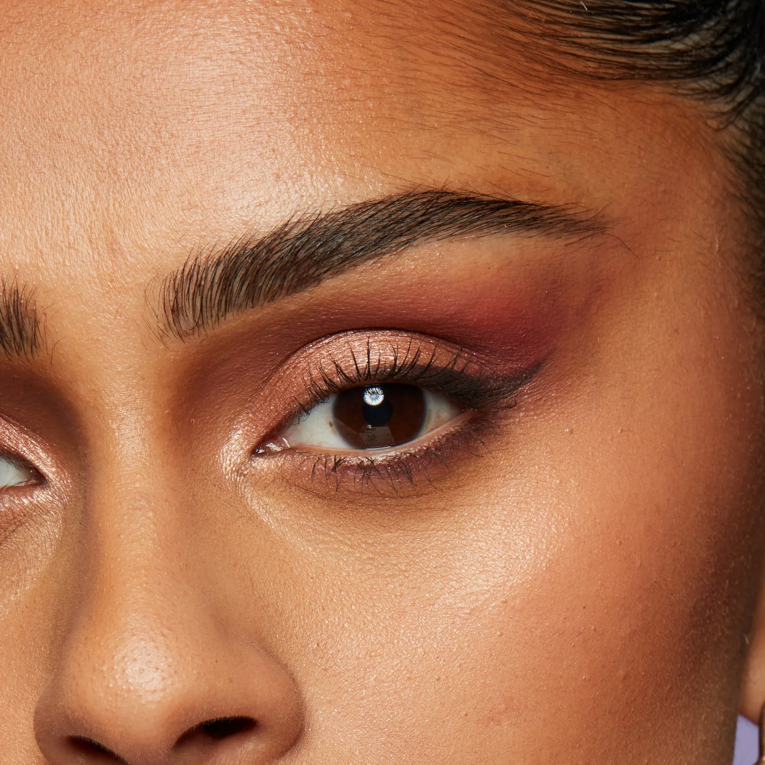 Verdicke deine Augen. Klebe sie fest! Verdichtende Augenbrauen-Mascara – Augenbrauengel und Mascara