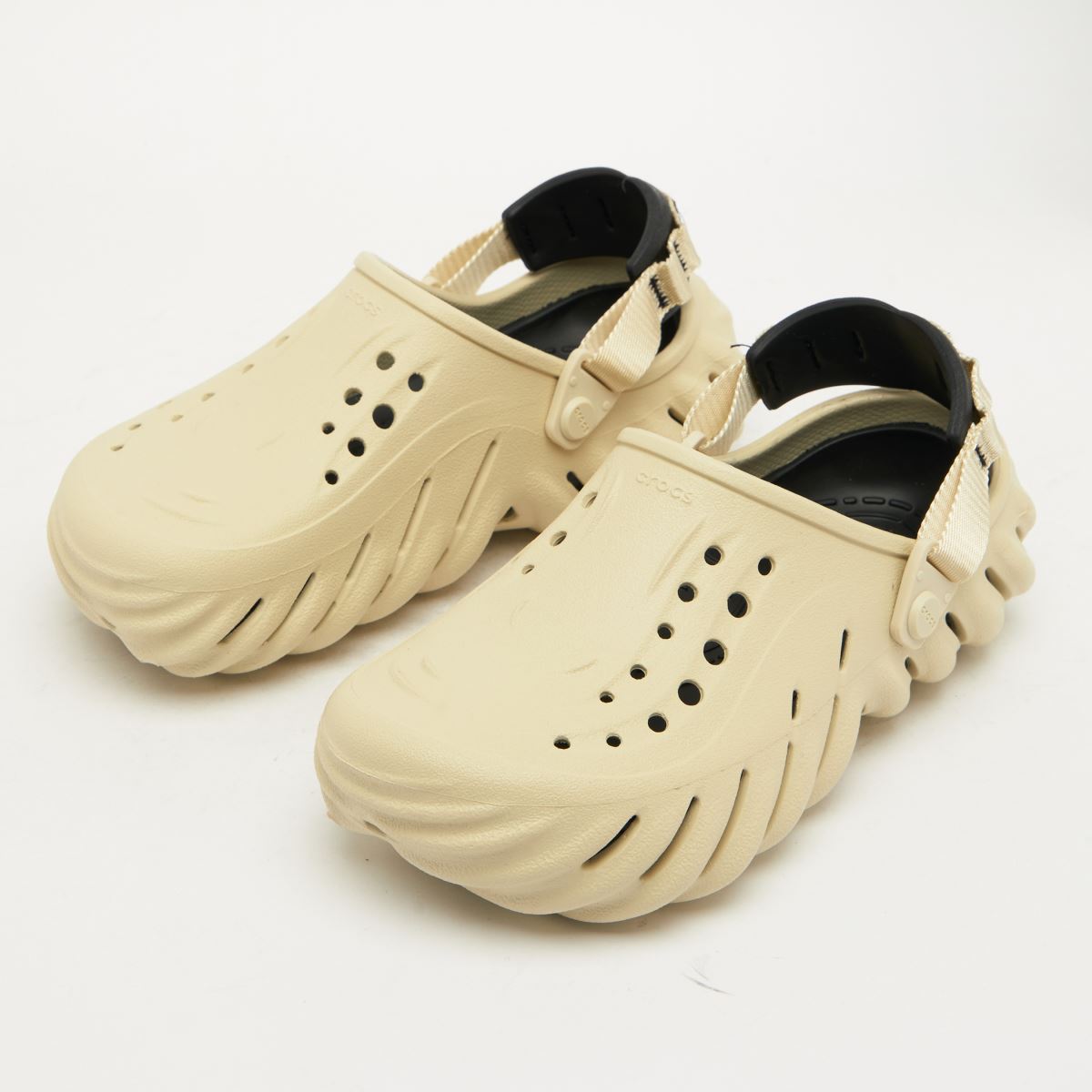 Sandali Crocs Echo Clog v naravni barvi