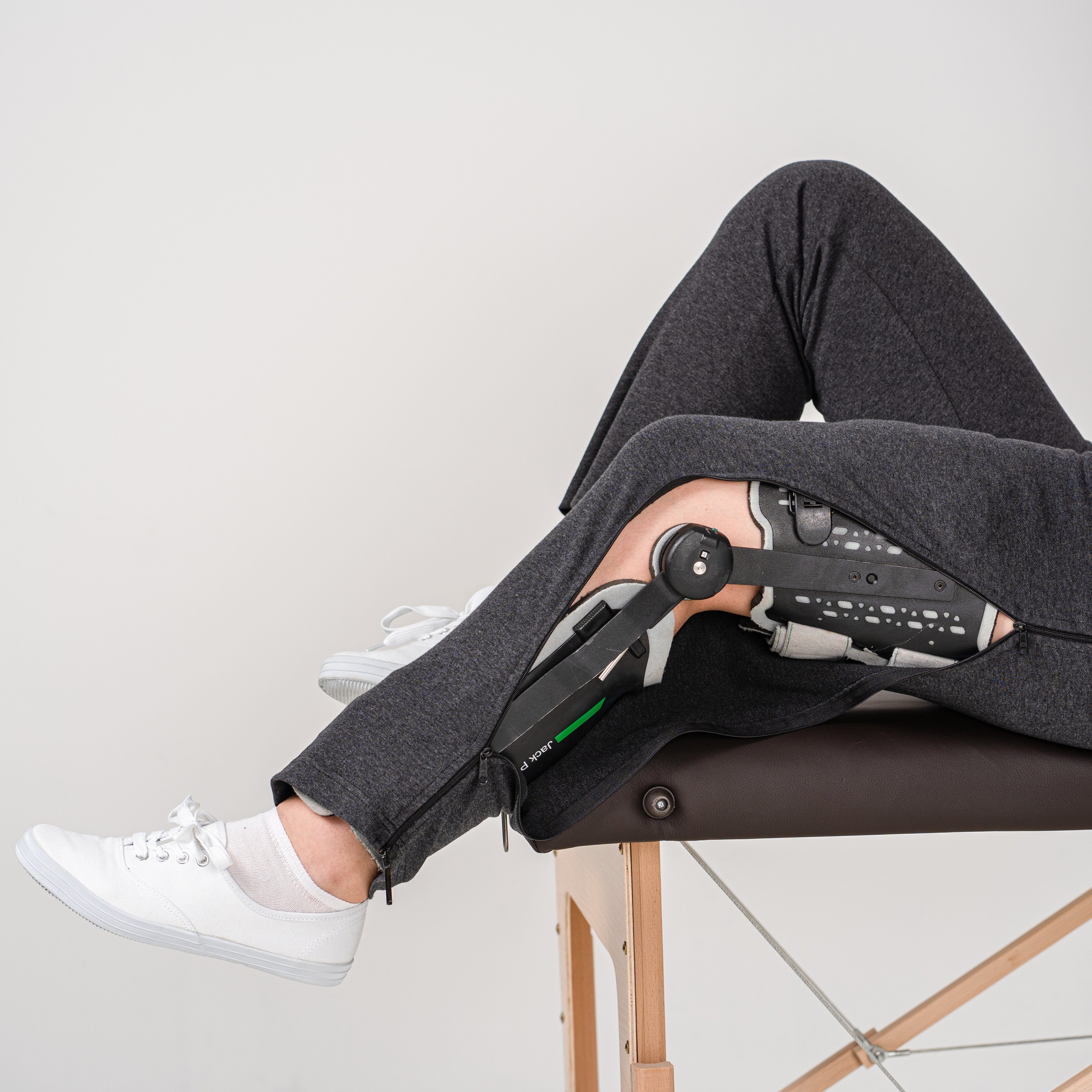 STAUTZ Funktionshose Stautz® Premium Reha-Hose für Damen – Einzigartiger 4-Wege Reißverschluss für beliebige seitliche Öffnung - Komfortables Tragegefühl und modische Passform - Optimal geeignet für Rehabilitations- und Pflegezwecke hochwertige gekäm