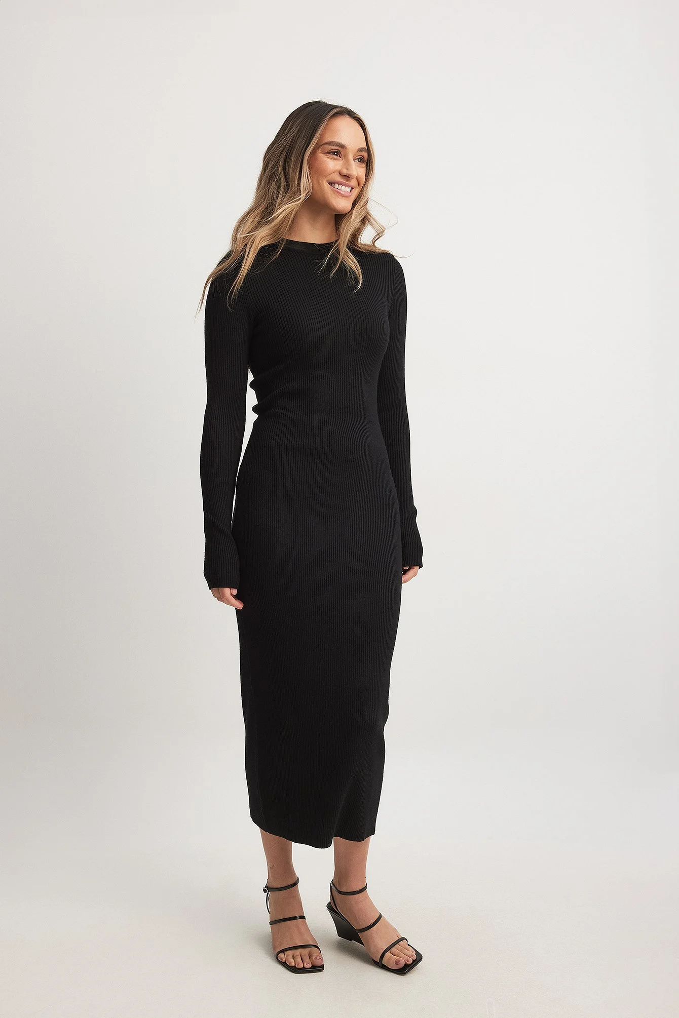 Geripptes Strick-Midikleid
