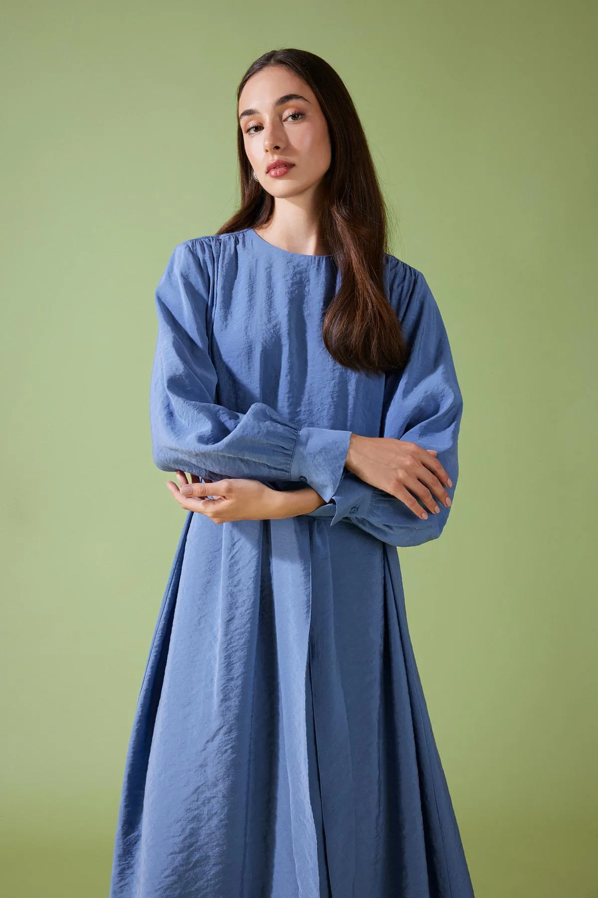 DeFacto  Langärmliges Kleid mit normaler Passform und Rundhalsausschnitt A8904ax23hs
