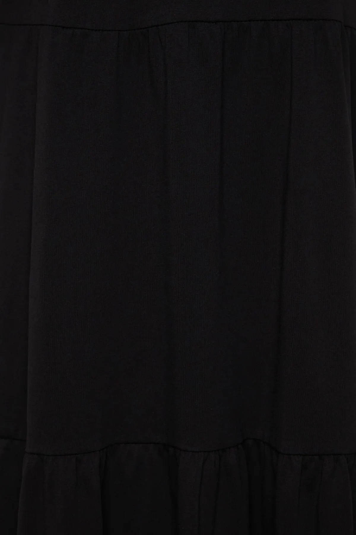 Trendyol Curve  Schwarzes Volant-Strickkleid mit Rundhalsausschnitt TBSSS23AH00129