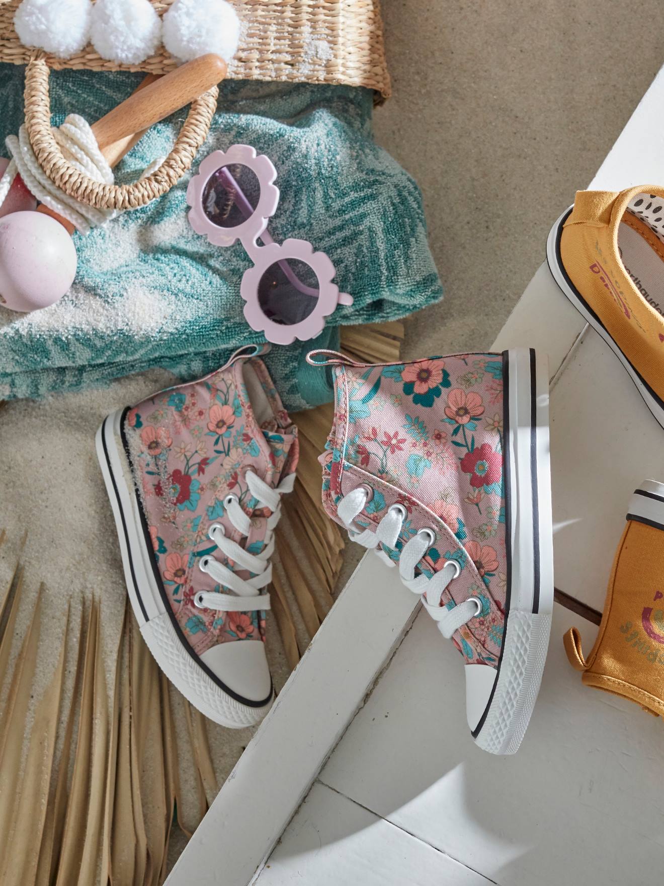 Baskets montantes fille en toile fantaisie aop fleuri