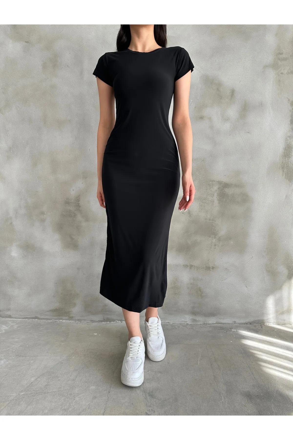 BEJNA  Schwarzes, flexibles langes Kleid mit Rundhalsausschnitt für Damen