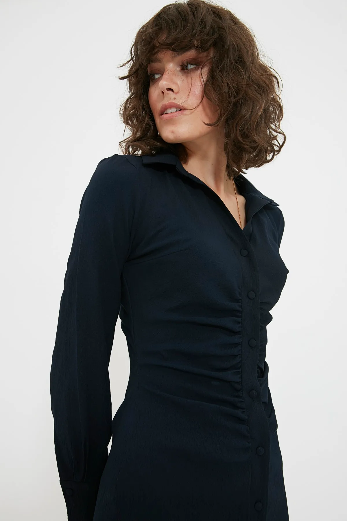 Trendyol Collection  Marineblaues, gewebtes Midi-Kleid mit Rüschen und Details TWOAW22EL1343