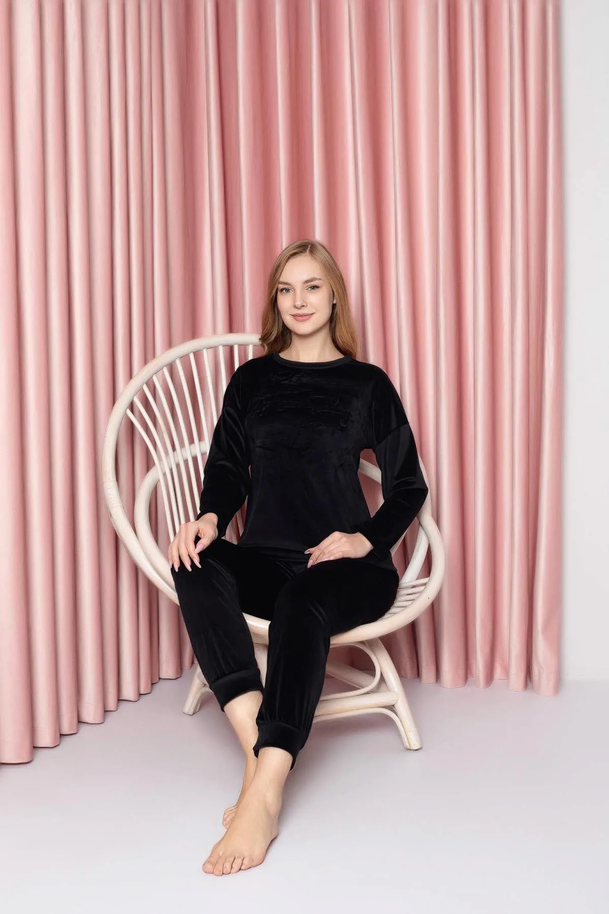 AHENGİM  Damen-Pyjama-Set „Awesome Today“ aus französischem Samt mit geprägten Bündchen W20542293